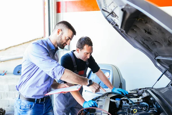 Mecánica Automóviles Reparación Automóviles — Foto de Stock