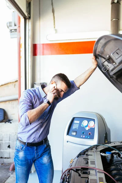 Auto Mecánico Reparación Coches — Foto de Stock