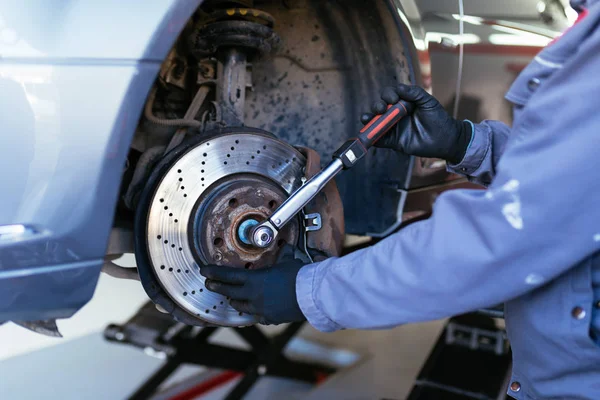 Auto Mechanic Repairing Car — Stock Photo, Image
