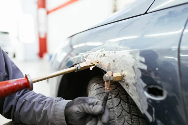 Automechaniker Repariert Auto — Stockfoto