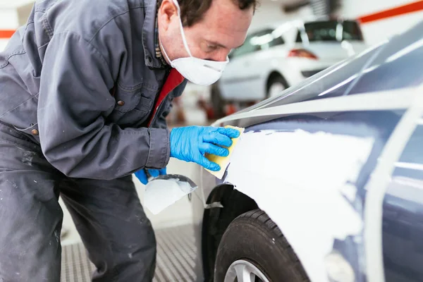 Car Detailing Man Preparing Car Painting Procedure — Stock Photo, Image