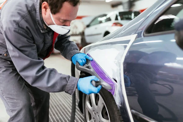Car Detailing Man Preparing Car Painting Procedure — Stock Photo, Image