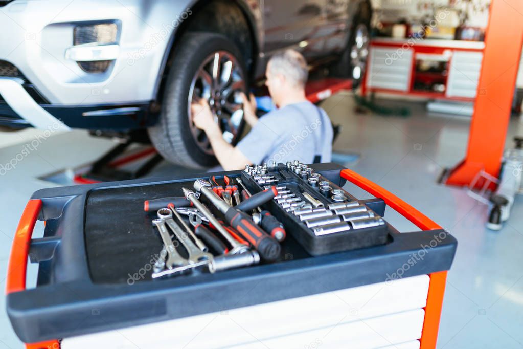 Auto mechanic repairing car.