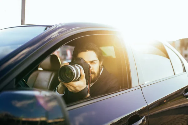 Özel Dedektif gizli olayı araştırıyor. 