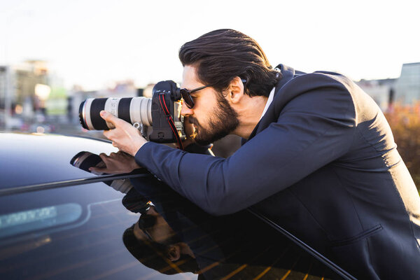 Частный детектив, расследующий секретное дело
. 