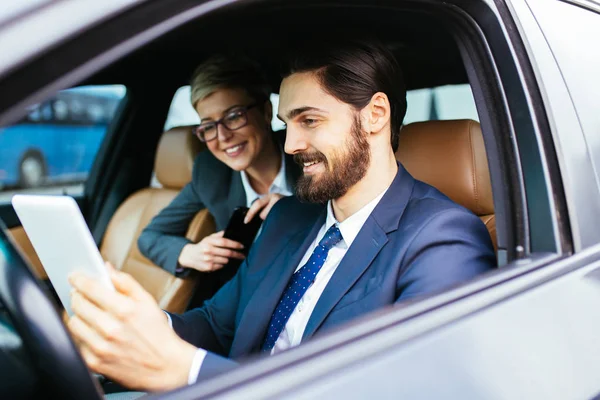 Zakenvrouw Zittend Limousine Praten Met Haar Chauffeur Business Concept — Stockfoto