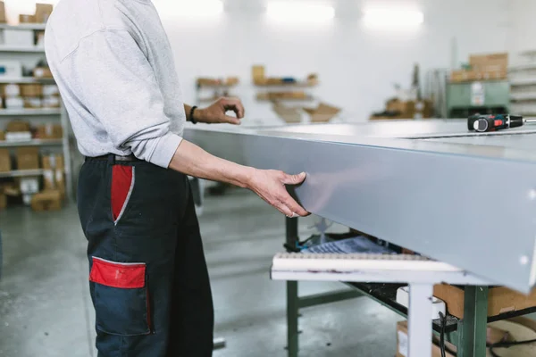 Factory Aluminum Pvc Windows Doors Production Manual Worker Assembling Pvc — Stock Photo, Image