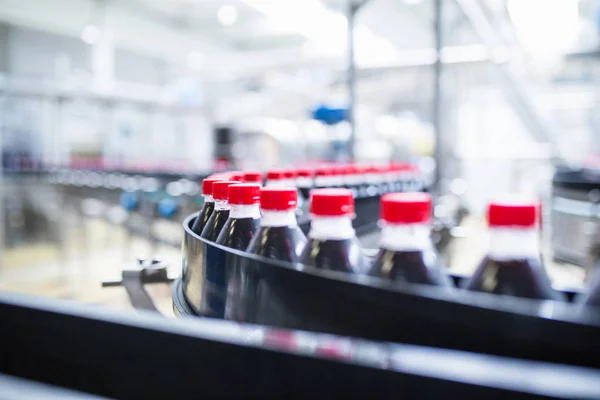 Bottelfabriek Black Juice Bottellijn Voor Het Verwerken Bottelen Van Sap — Stockfoto