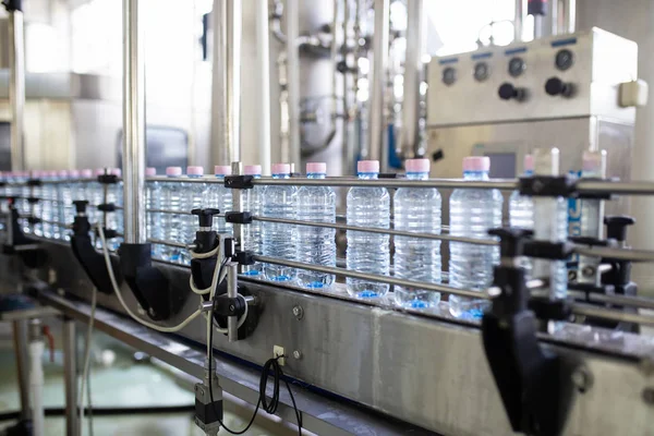 Planta Engarrafamento Linha Engarrafamento Água Para Processamento Engarrafamento Água Carbonatada — Fotografia de Stock