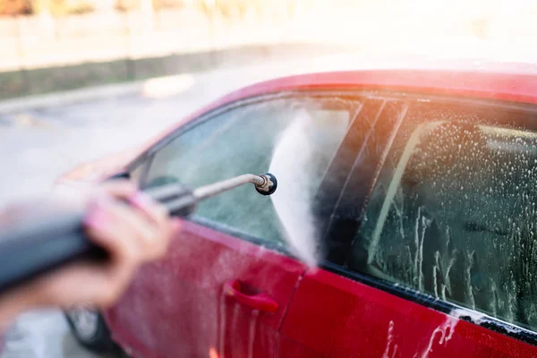 Lavado Autos Limpieza Coches Usando Agua Alta Presión Enfoque Selectivo — Foto de Stock