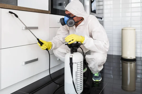 Exterminator Work Wear Spraying Pesticide Sprayer — Stock Photo, Image