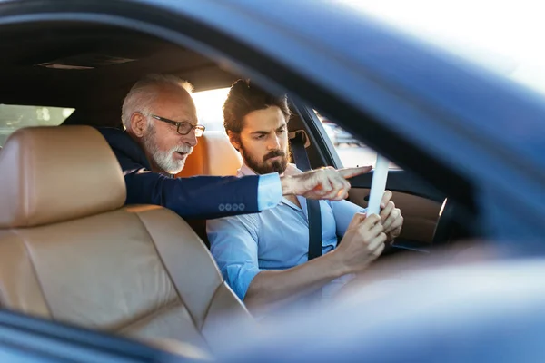 Senior Business Man Sitting His Limousine Showing Something His Driver — Stock Photo, Image