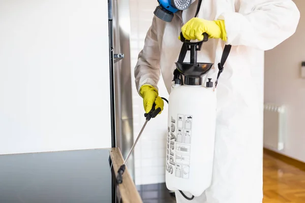 Exterminator Work Wear Spraying Pesticide Sprayer — Stock Photo, Image