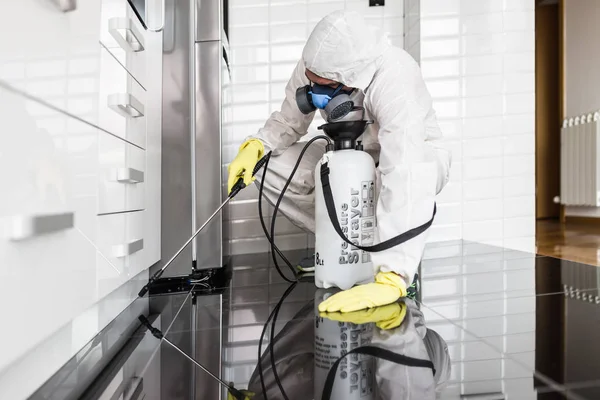 Exterminator Work Wear Spraying Pesticide Sprayer Selective Focus — Stock Photo, Image