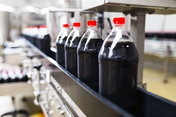 Bottelfabriek Black Juice Bottellijn Voor Het Verwerken Bottelen Van Sap — Stockfoto