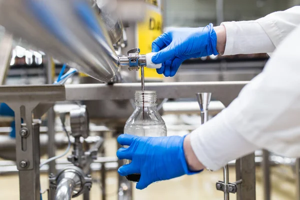 Cropped View Male Hands Holding Plastic Container Cleaning Tools Factory — Foto Stock