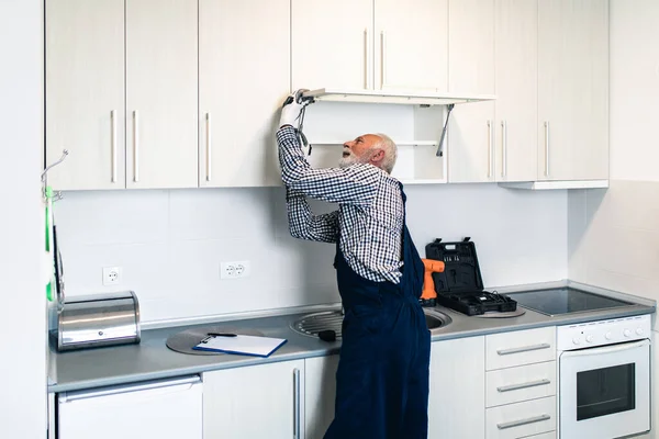 Tukang Yang Bekerja Dapur Renovasi — Stok Foto