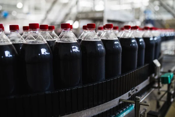 Bottelfabriek Black Juice Bottellijn Voor Het Verwerken Bottelen Van Sap — Stockfoto