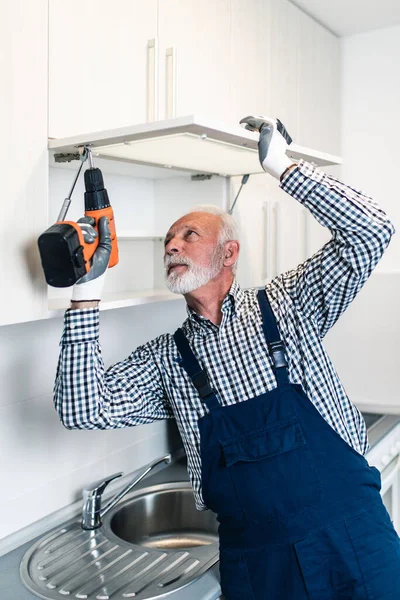 Tukang Yang Bekerja Dapur Renovasi — Stok Foto