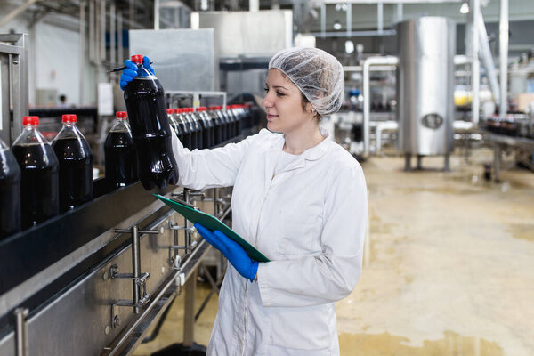 Young Happy Female Worker Bottling Factory Checking Juice Bottles Shipment Royalty Free Stock Photos