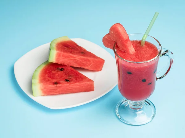 Wassermelonen Smoothies Ein Nützliches Sommerdessert Glas Und Wassermelonenscheiben Auf Einem — Stockfoto