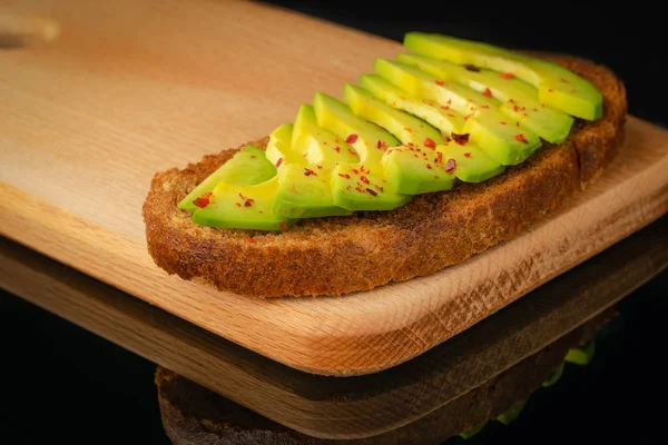 Avocado Toast Skärbräda — Stockfoto