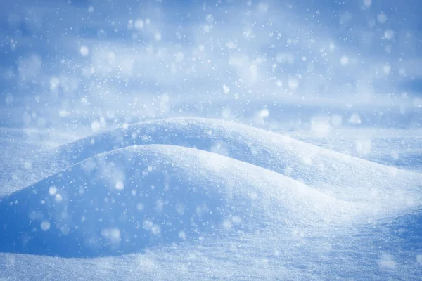 Hermoso Paisaje Invernal Colinas Nevadas Nieve Que Cae Día Helado —  Fotos de Stock