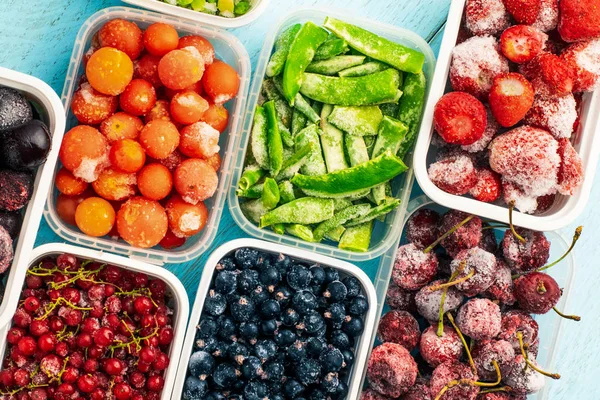 Sortimento de frutas e produtos hortícolas congelados — Fotografia de Stock