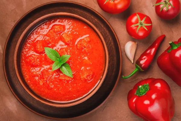 Vista Dall Alto Primo Piano Della Ciotola Zuppa Gazpacho Pomodori — Foto Stock