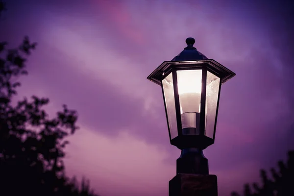 Lámpara Calle Brillante Sobre Fondo Del Cielo Nocturno —  Fotos de Stock