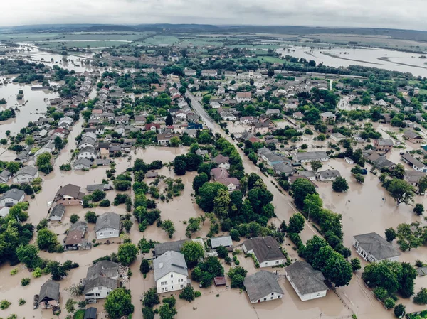 변화와 폭우가 황폐된 세계적 재난에 스톡 사진