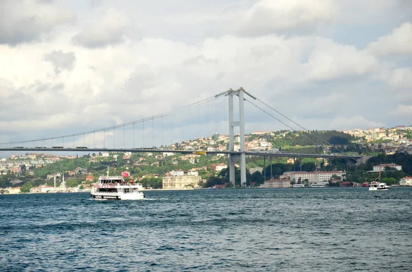 Мост Босфор Солнечный День Фоне Облачного Неба Стамбуле Турция — стоковое фото