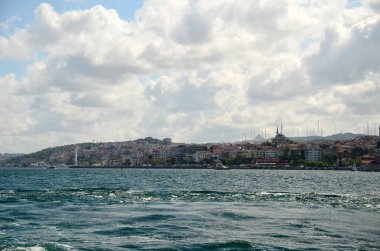 Cityscape görünümünden Feribot yelken. Istanbul, Türkiye