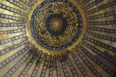 Istanbul, Türkiye - 10 Mayıs 2018: İç Istanbul,Turkey.Dome Aya Sofya Camii'nde. Ayasofya'nın olduğunu eski Ortodoks Patriklik Bazilikası, daha sonra cami ve şimdi bir müze.