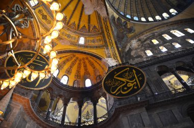 Istanbul, Türkiye - 10 Mayıs 2018: İç Aya Sofya Camii, Istanbul, Türkiye. Ayasofya'nın olduğunu eski Ortodoks Patriklik Bazilikası, daha sonra cami ve şimdi bir müze.