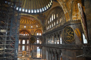 Istanbul, Türkiye - 10 Mayıs 2018: İç Aya Sofya Camii, Istanbul, Türkiye. Ayasofya'nın olduğunu eski Ortodoks Patriklik Bazilikası, daha sonra cami ve şimdi bir müze.