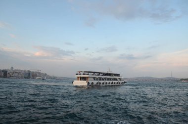 Haliç suyolu feribot float. Boğaz ve yolcu vapurları Istanbul sembolleridir.