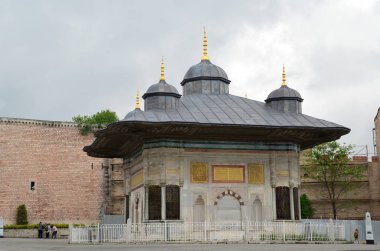 Sultan Ahmet III Çeşme yakınındaki Topkapı Müzesi, Istanbul, Türkiye