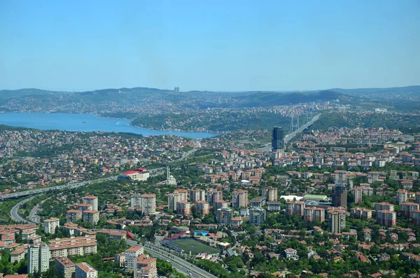 İstanbul Şehri 'nin en büyük gökdelen Sapphire Kulesi manzarası, Türkiye. Üst görünüm