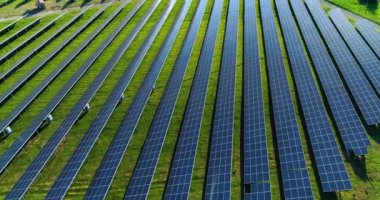 Hava görünümünde güneş panelleri