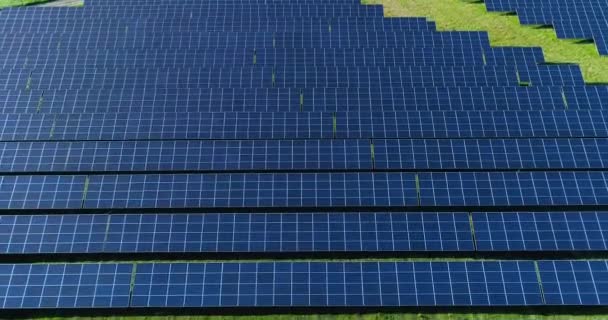 Paneles Solares Vista Aérea — Vídeos de Stock