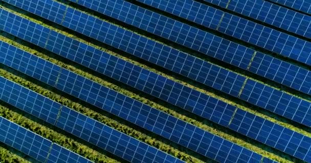 Paneles Solares Vista Aérea — Vídeos de Stock