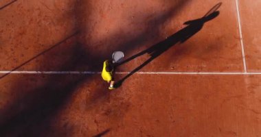 bir restoranda öğle yemeği