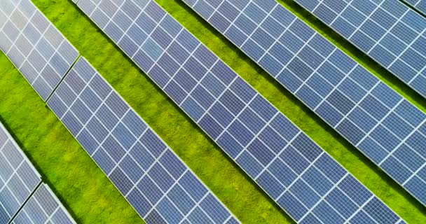 Painéis Solares Vista Aérea — Vídeo de Stock