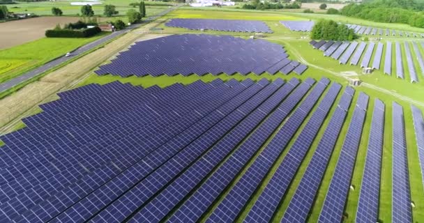 Paneles Solares Vista Aérea — Vídeo de stock