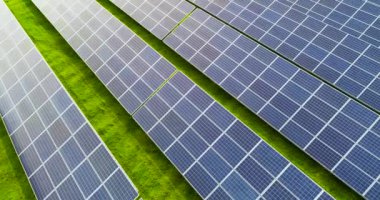 Hava görünümünde güneş panelleri