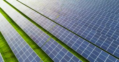 Hava görünümünde güneş panelleri