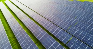 Hava görünümünde güneş panelleri