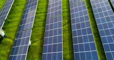 Hava görünümünde güneş panelleri