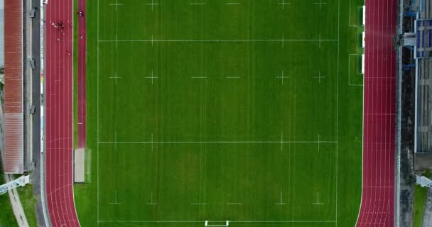 Rugbystadion Med Atletisk Spår Flygfoto — Stockvideo